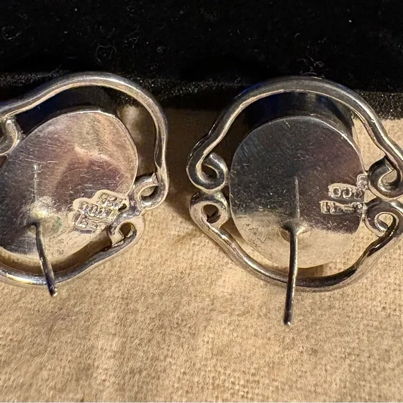 Vintage black coral necklace. 16"
Strand. Matching earrings in sterling silver. - Picture 6 of 7